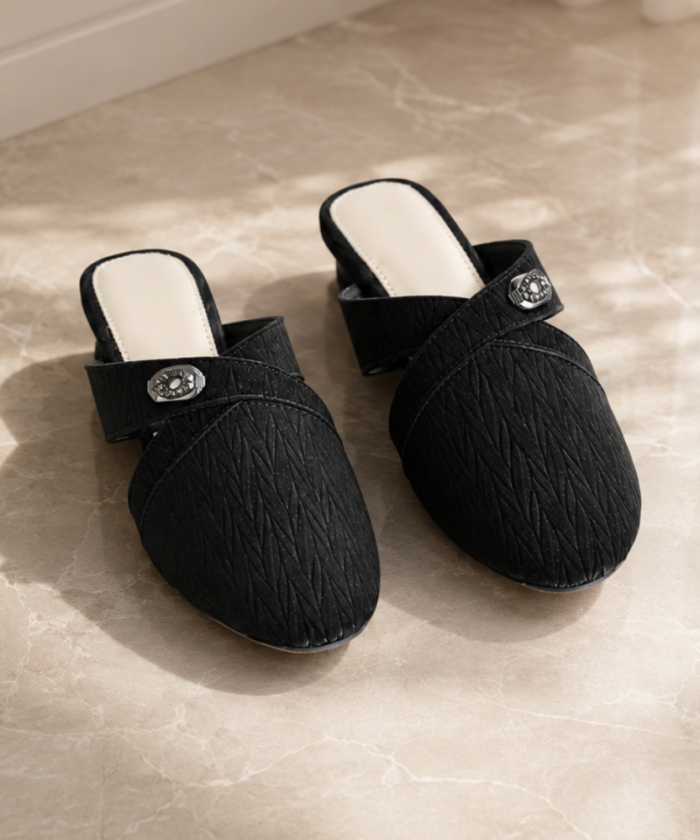 Textured Closed-Toe Block Heel Mules : FT-026